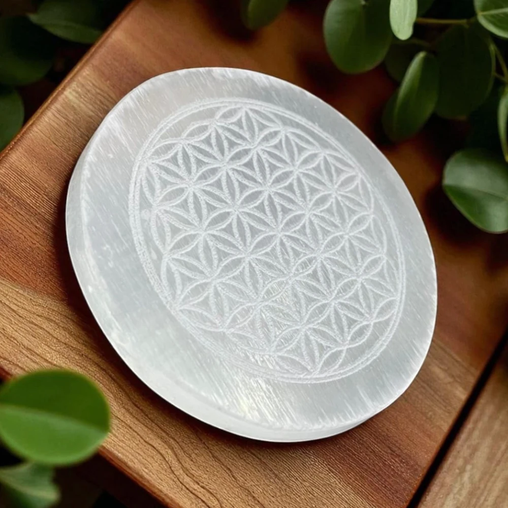 Agatesvibe Selenite Crystal Charging Plate – Engraved Sri Yantra Selenite Plate for Crystal Cleansing, Energy Recharging, & Pooja Rituals (Pack of 1) (Flower of Life, 4 Inch)
