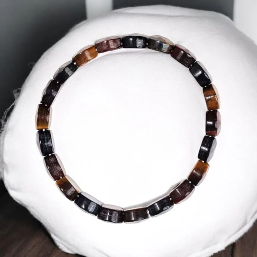 Agatesvibe "100% Natural IGLI Certified Black Tiger's Eye Crystal Bracelet – Reiki Chakra Healing, Yoga, Meditation, Feng Shui Energy Stone | Fancy Cut Beads, Stretchable, Unisex Jewelry(Pack of 1)
