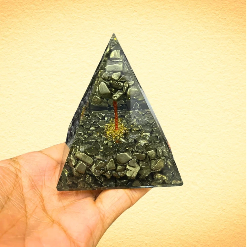 Agatesvibe Natural Golden Pyrite Orgone Pyramid – Nubian Design with Golden Pyrite Tree Inside for Wellness, Prosperity, Abundance, Positive Energy, Chakra Balancing, Healing & Home Décor (Pack of 1)