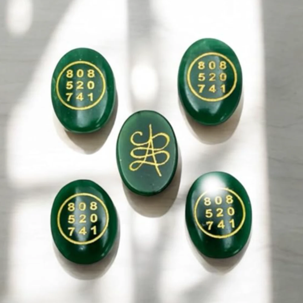 Agatesvibe Green Jade Crystal Money Switch Word & Zibu Symbol of Prosperity Natural Money Stone Oval Shape Cabochon Switchwords Gemstone for Reiki Crystal Stone Healing (Pack of 4)