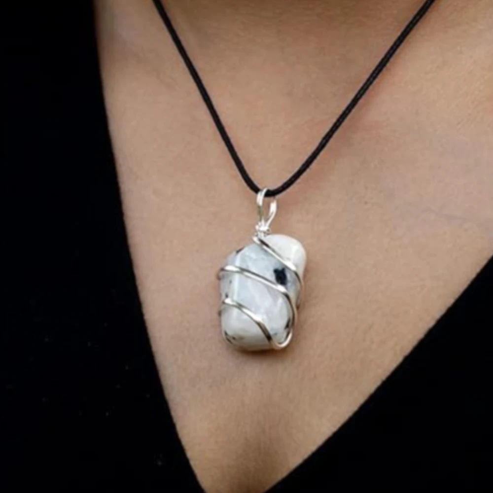 Agatesvibe Healing Crystal Pendant Necklace for Women – Handmade Jewelry with Ethically Sourced Genuine Crystals & Healing Stones (Pack of 1) (Moonstone)